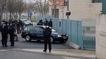 berlin-police-car-chancellery