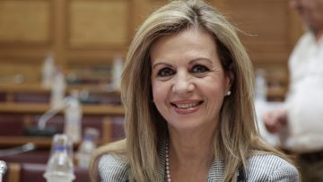 ÓÕÍÅÄÑÉÁÓÇ ÔÇÓ ÅÐÉÔÑÏÐÇÓ ÌÏÑÖÙÔÉÊÙÍ ÕÐÏÈÅÓÅÙÍ ÌÅ ÈÅÌÁ ÔÇÍ ÅÎÅÔÁÓÇ ÔÏÕ Ó×ÅÄÉÏÕ ÍÏÌÏÕ ÔÏÕ ÕÐÏÕÑÃÅÉÏÕ ÐÁÉÄÅÉÁÓ (EUROKINISSI)