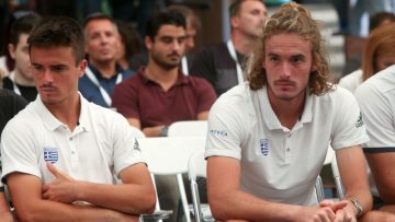 ÐÅÔÑÏÓ ÔÓÉÔÓÉÐÁÓ ÓÔÅÖÁÍÏÓ ÔÓÉÔÓÉÐÁÓ  <br> ÓÕÍÅÍÔÅÕÎÇ ÔÕÐÏÕ ÃÉÁ ÔÏ ÐÁÃÊÏÓÌÉÏ ÊÕÐÅËËÏ DAVIS CUP 2019