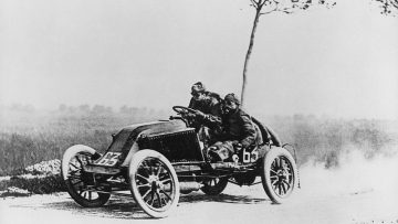 2. Marcel_Renault_1903