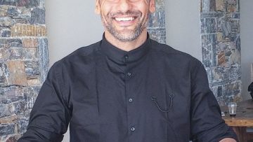 stelios-kritikos-i-epaggelmatiki-enascholisi-me-to-podosfairo-i-ypokritiki-to-survivor-to-taxidiotiko-reality-me-to-gio-toy-ta-4-paidia-apo-toys-dyo-gamoys-kai-to-chasimo-chrimaton-stin-karantina