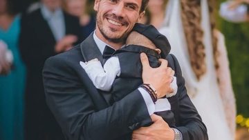 akis_petretzikis_2434973682393280215420554499185822431850556n_copy_2