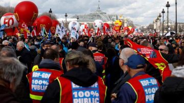 france-pensions-protest