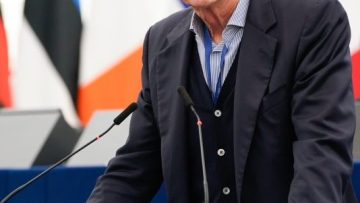 NIKOS PAPANDREOU OLOMELEIA STRASBOURG